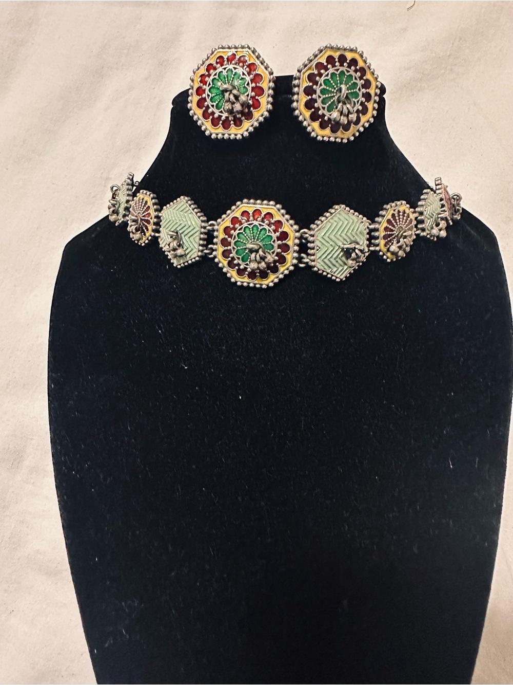Source Unknown Green & Red Floral Enamel Choker with Stud Earrings